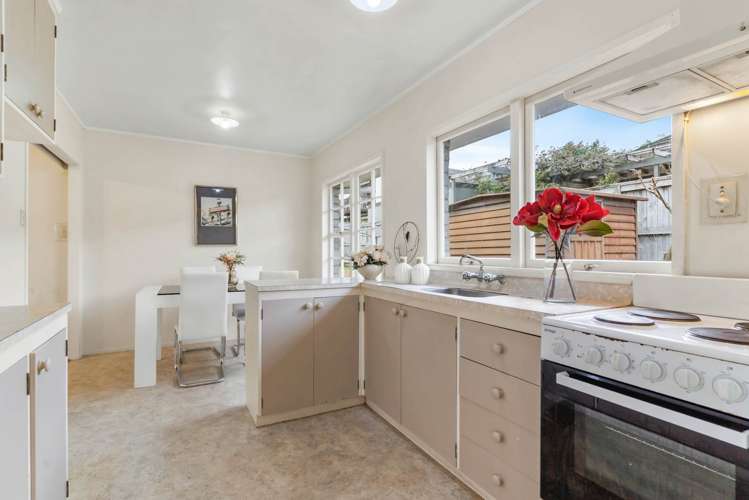 2/135 Glenmore Road Sunnyhills_10