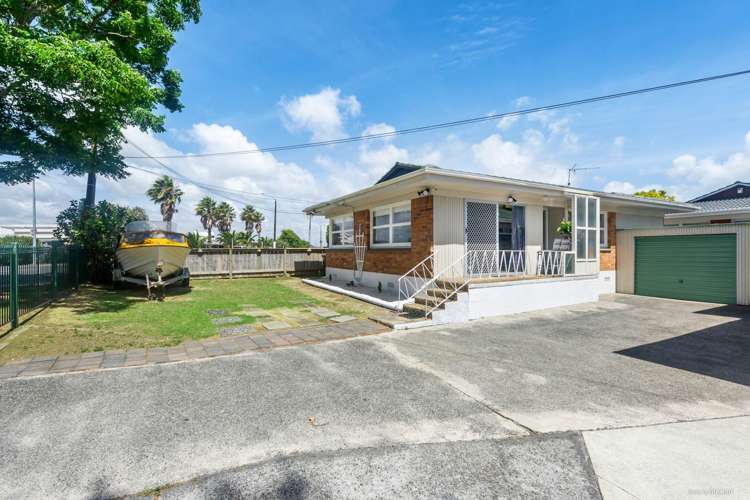 2/1 Selwyn Road Manurewa_5
