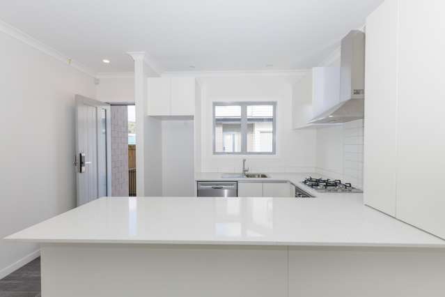 4/12 The Strand Wainuiomata_3