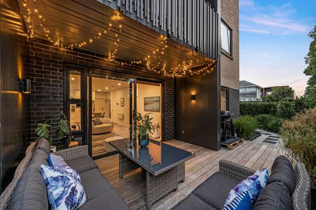 Corner Ground Floor Unit: Space, Sun, Modern