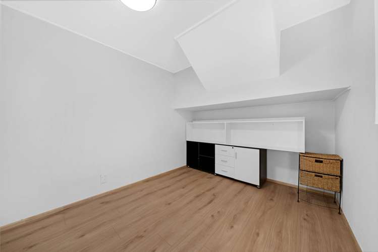 84 & 86 Ayton Drive Totara Vale_28