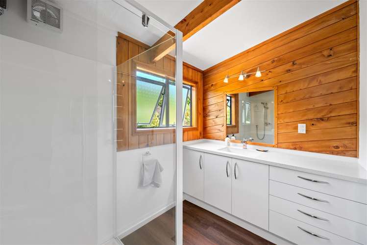 85 Bishop Road Parapara_16