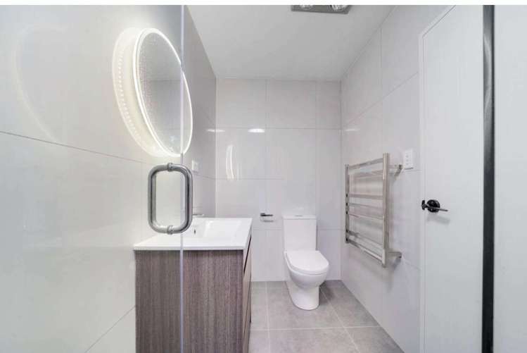 2/1 Cape Road Mangere_6