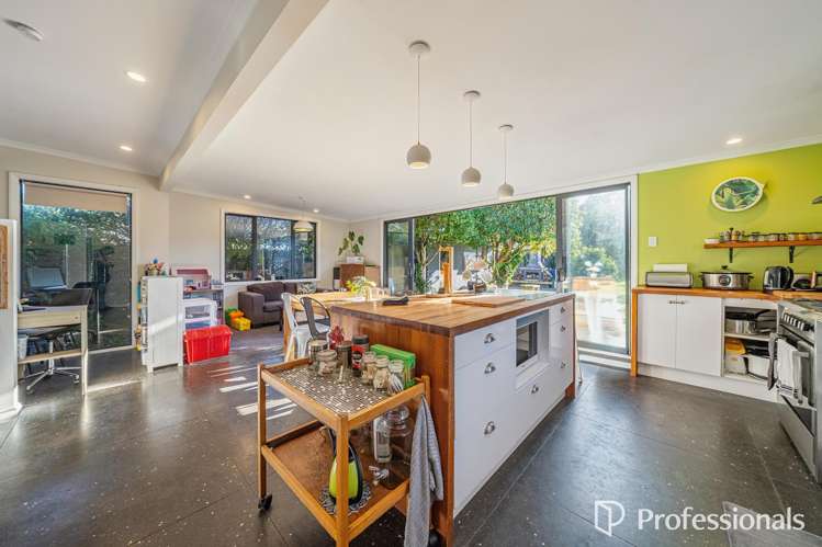18 Burden Avenue Wainuiomata_24