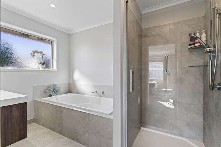 17 Olney Court One Tree Point_21