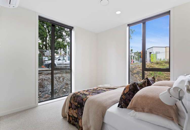 108/2 Grahame Breed Drive Three Kings_7