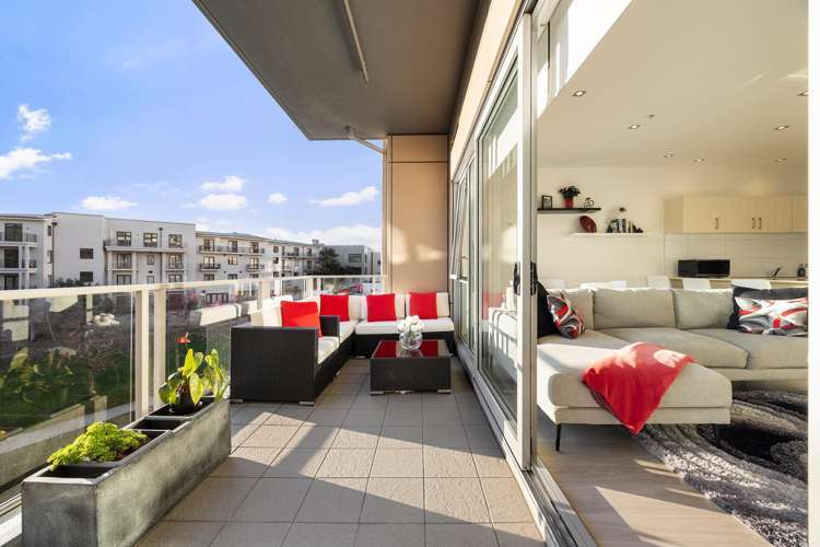 2E/16 Market Place_1