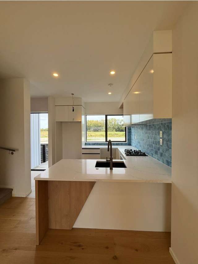 Unit 8/83 Otuwairoa Esplanade Papakura_3