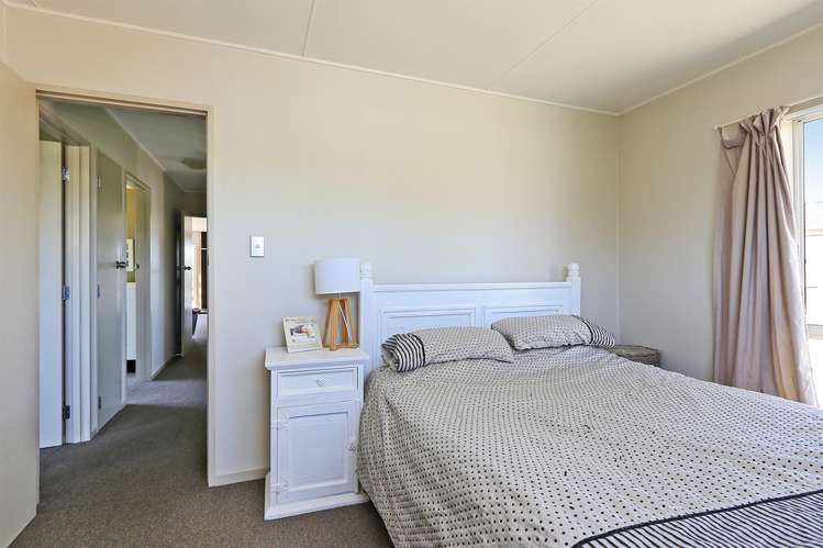 1 Deakin Place Clive_11