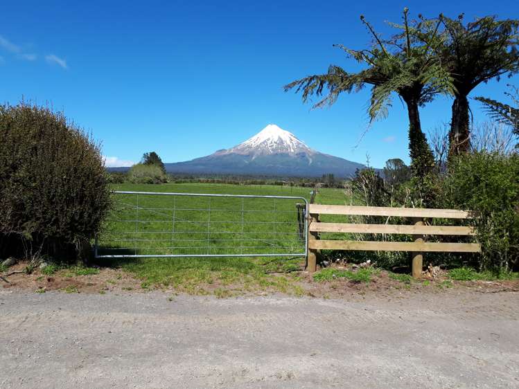 1971 Egmont Road Kaimiro_19