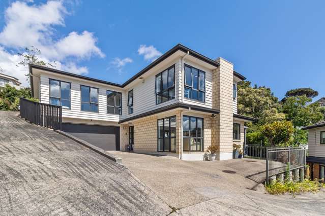 Greenlane gem: sleek & spacious with views