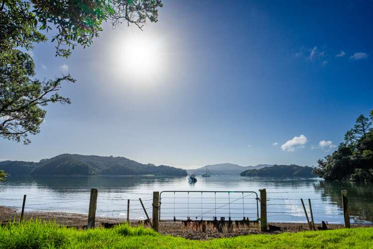 130 Whangaruru Wharf Road Russell Surrounds_1