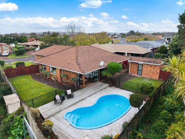 Freshly Renovated Family Haven with Swimming Pool