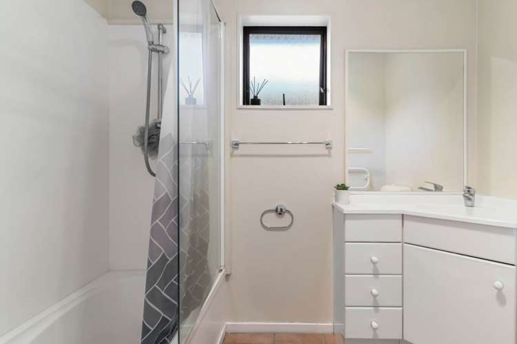 21 Seabrook Avenue New Lynn_15