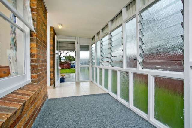 Fantastic Sunny TWO Double Bedroom Bick and Tile