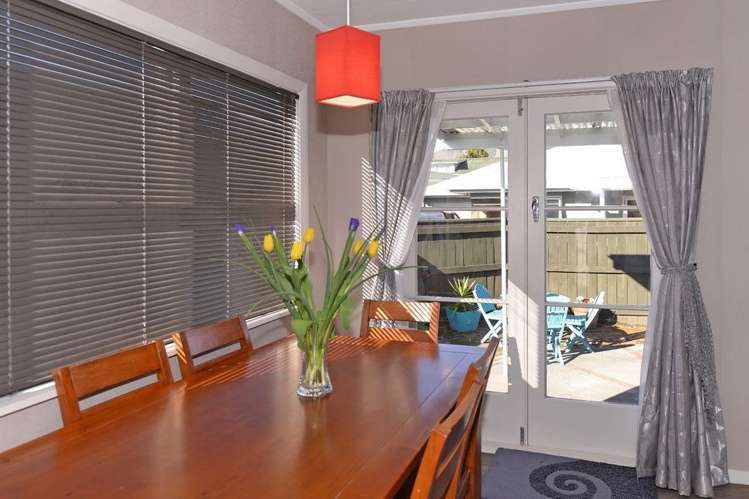 1/6 Devon Street Stoke_8