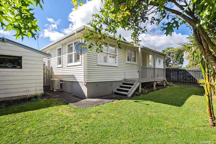 2/57 Bruce Mclaren Road Henderson_15