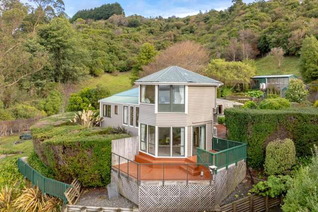 House on five acres in Carey’s Bay