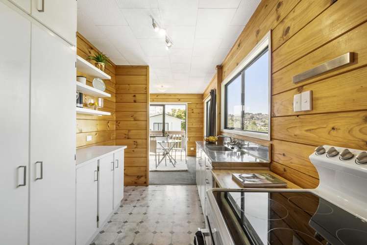 1/8 Camilla Grove Totara Vale_12