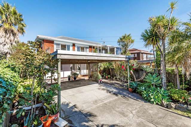 2/1062 Beach Road Torbay_1