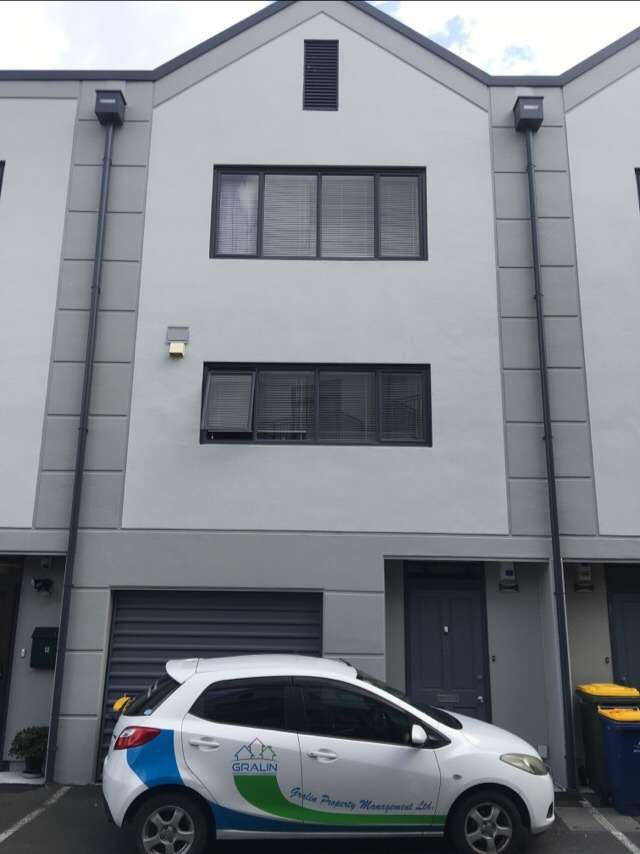 9/6 Ambrico Place New Lynn_2