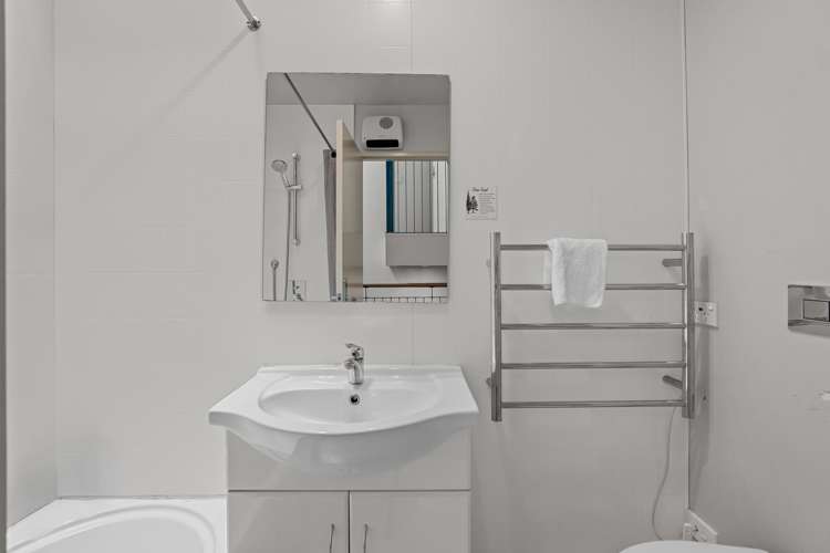 13/1066 Frankton Road Frankton_8