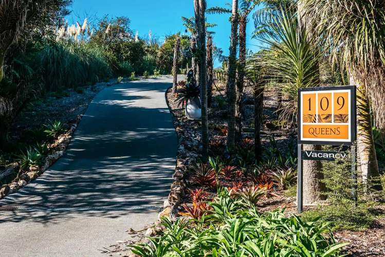 109 Queens Drive Oneroa_21