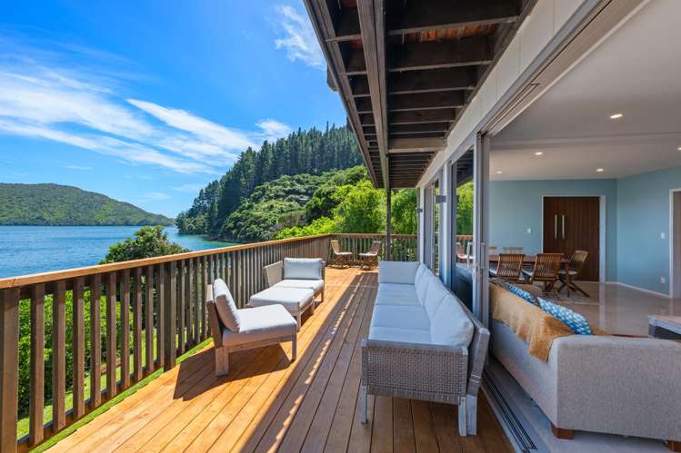 Burneys Beach Arapaoa Island_22