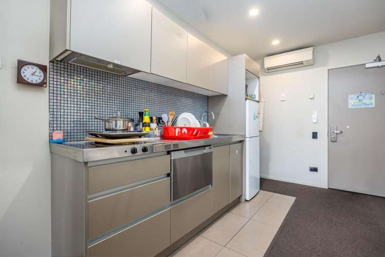 702/19 Anzac Avenue_5
