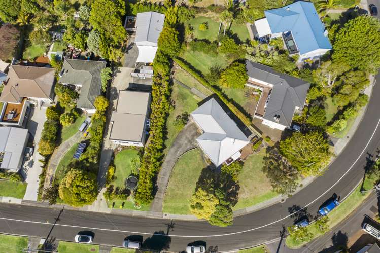 15 Highland Avenue Titirangi_22