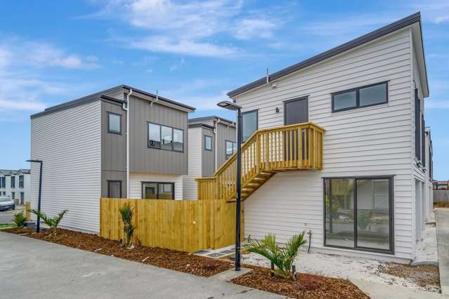 Modern 4-Bedroom Townhouse with 3 Bathrooms & Gara