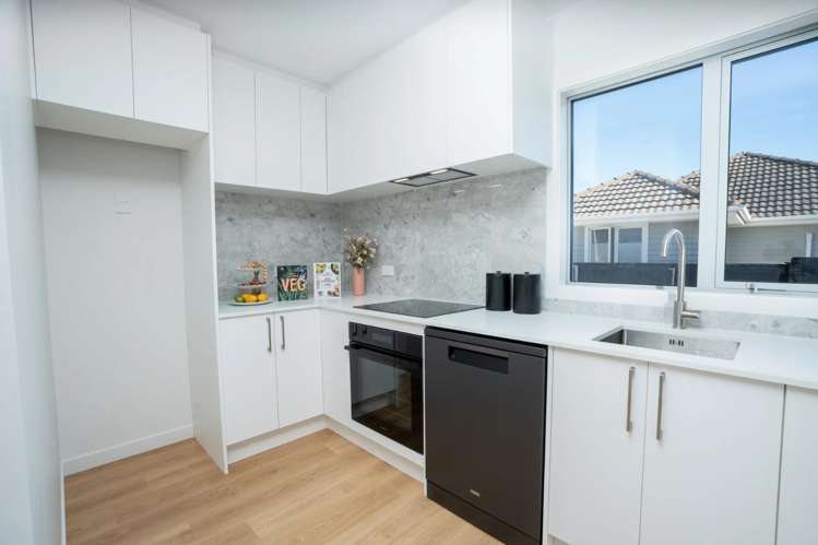 1/75 Barton Street Woolston_1