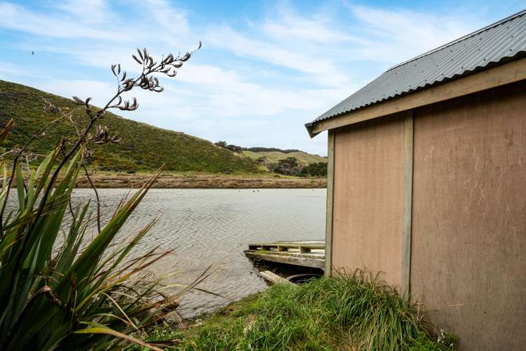 6 Estuary Street Makara Beach_12