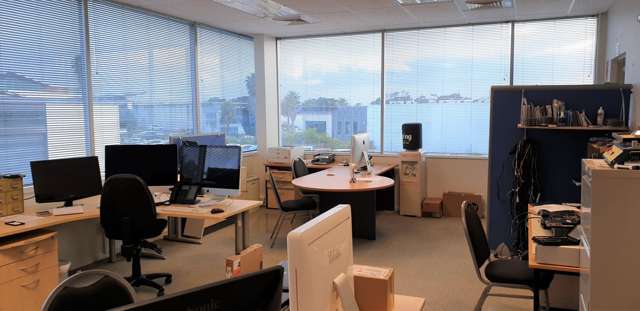 Unit 2, 1 William Pickering Drive Rosedale, North Shore City_1