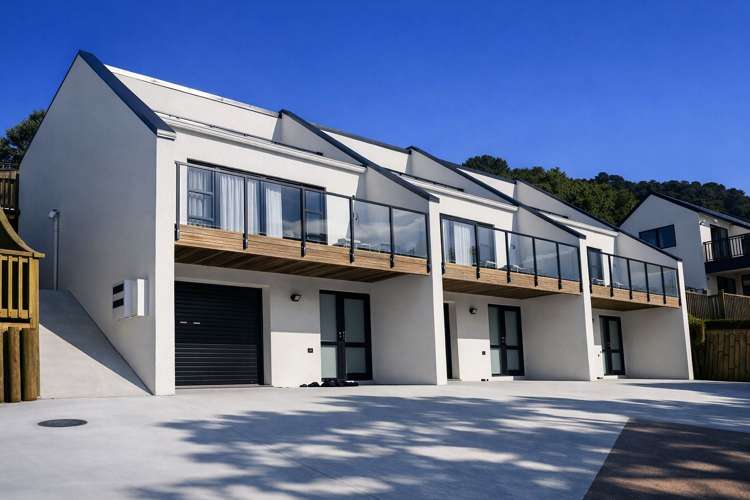 5 Dee Place_0