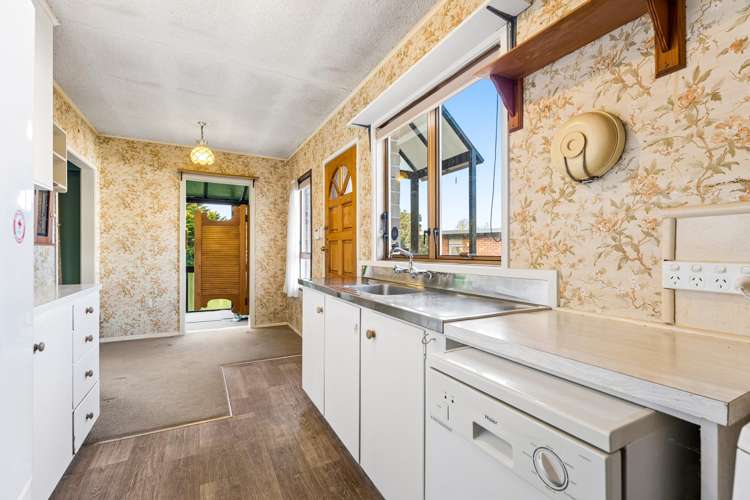 2/11 Ayton Drive Totara Vale_9