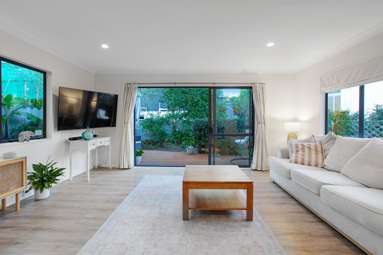 3/6A Botany Road_3