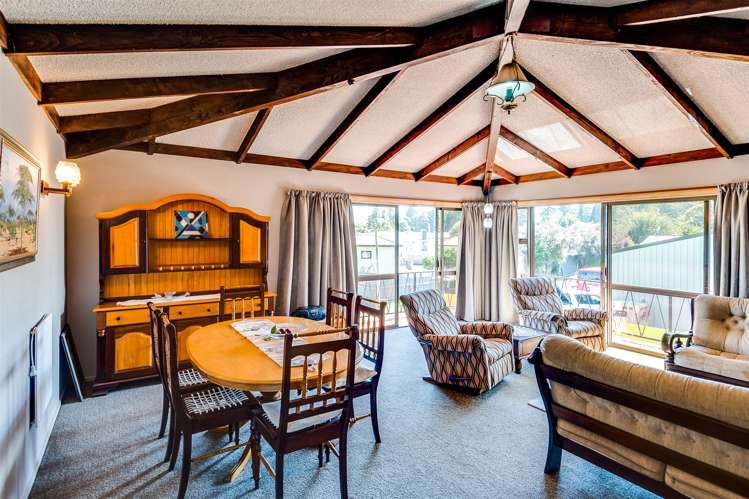 208 Caroline Place Mayfair_11