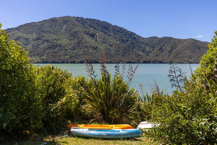 687 Queen Charlotte Drive Havelock_17