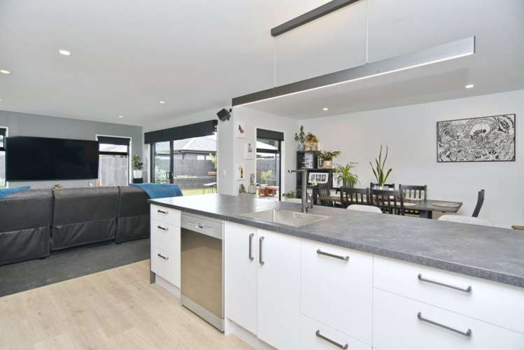 8/21 Blakes Road Belfast_5