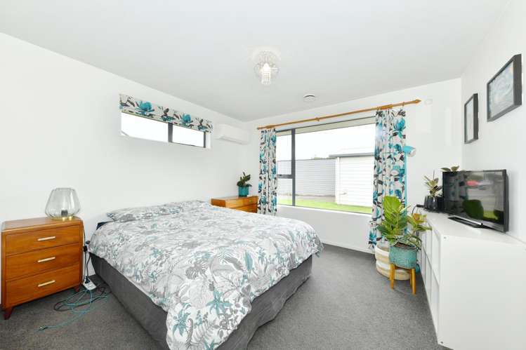 2/11 Short Street Waltham_6