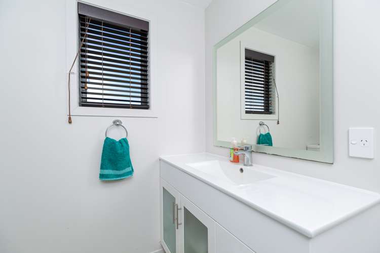 7 Costello Crescent Pukehina_12