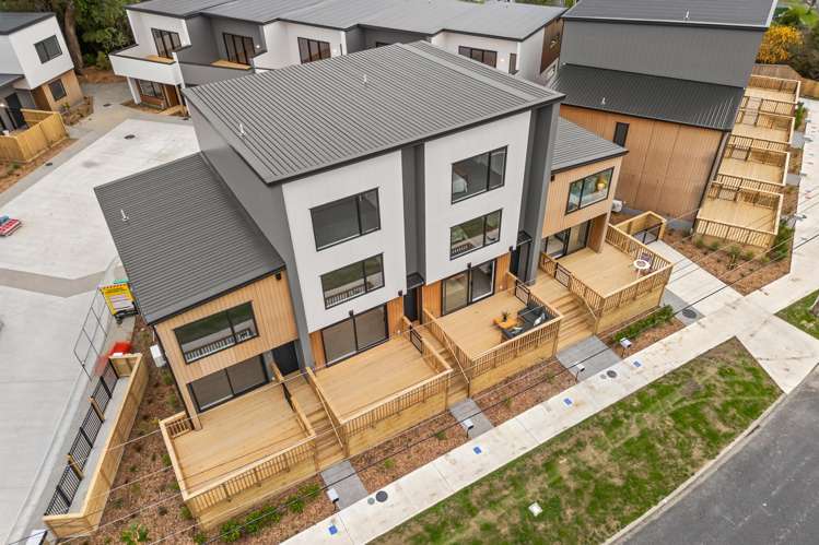 1,4,5,8,16,19;/4 Tawhai Street Stokes Valley_11