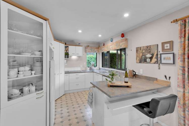 14 Sandalwood Drive Dinsdale_4