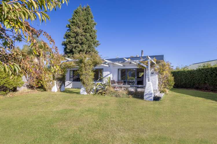 32 Flora Dora Parade Lake Hawea_2