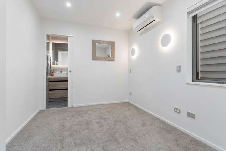 82 Joseph Street Flat Bush_18