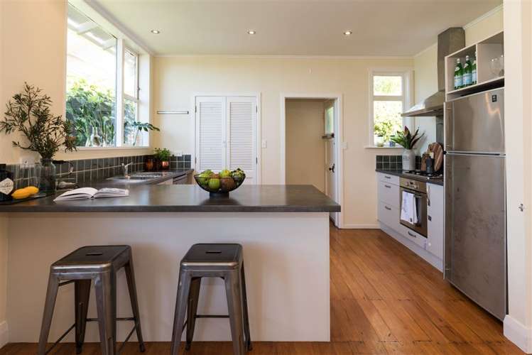 13 Hungerford Road Lyall Bay_4