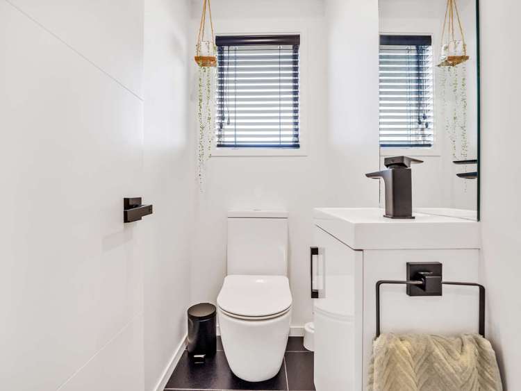 88 Dixon Road Glenview_16