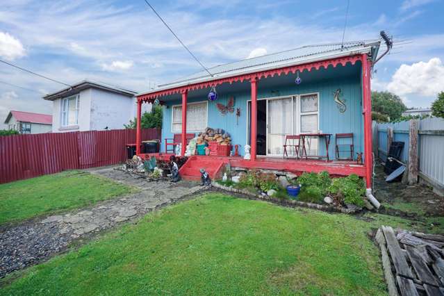 Cottage with Harbour Views!