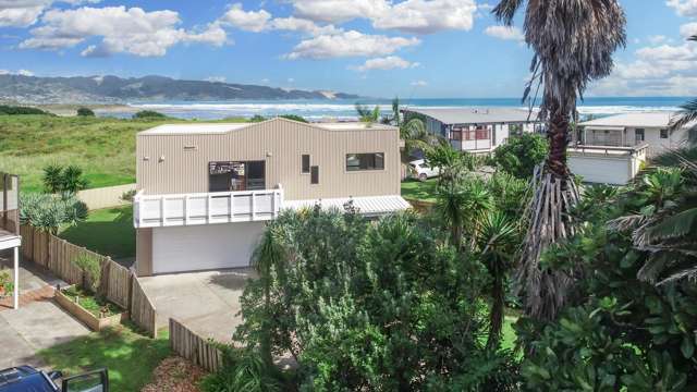 COASTAL ESCAPE ONLY STEPS TO THE BEACH